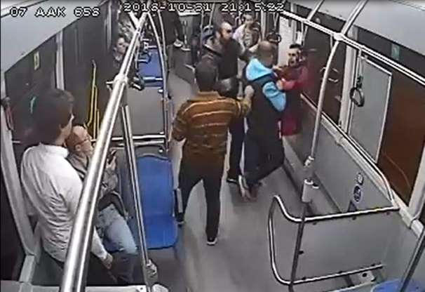 Küçük çocuğa taciz iddiası halk otobüsünü birbirine kattı - 6