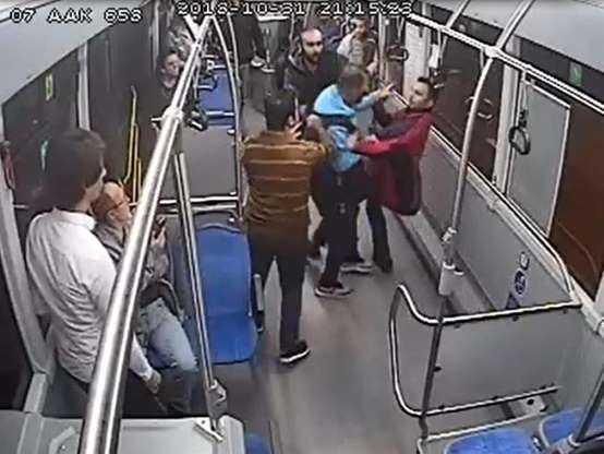 Küçük çocuğa taciz iddiası halk otobüsünü birbirine kattı - 7