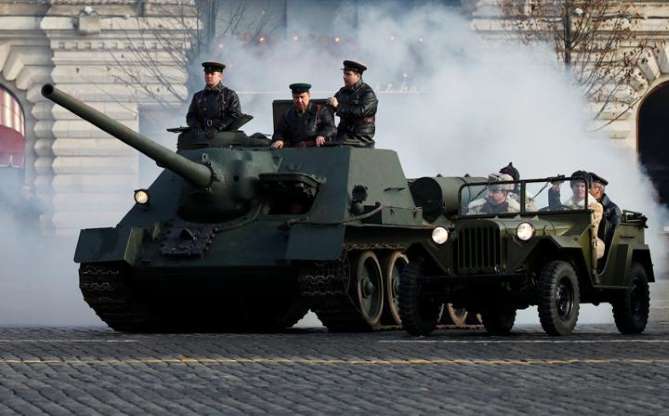 Rusya, Kızıl Meydanda dünyaya göz dağı verdi - 0