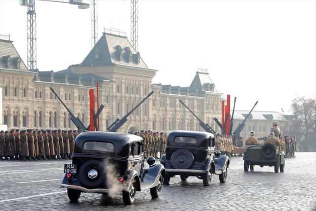 Rusya, Kızıl Meydanda dünyaya göz dağı verdi - 0