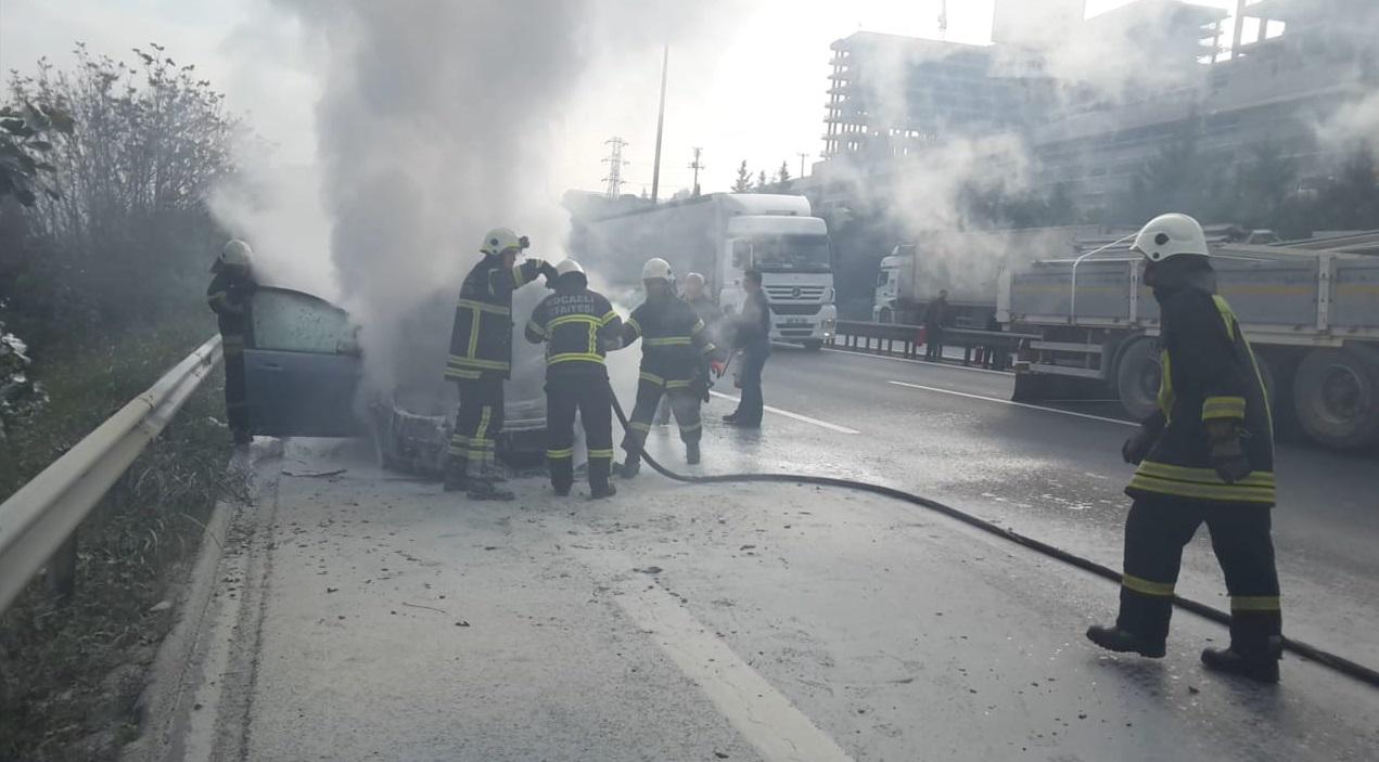 Yanan arabadan canını son anda kurtardı - 1