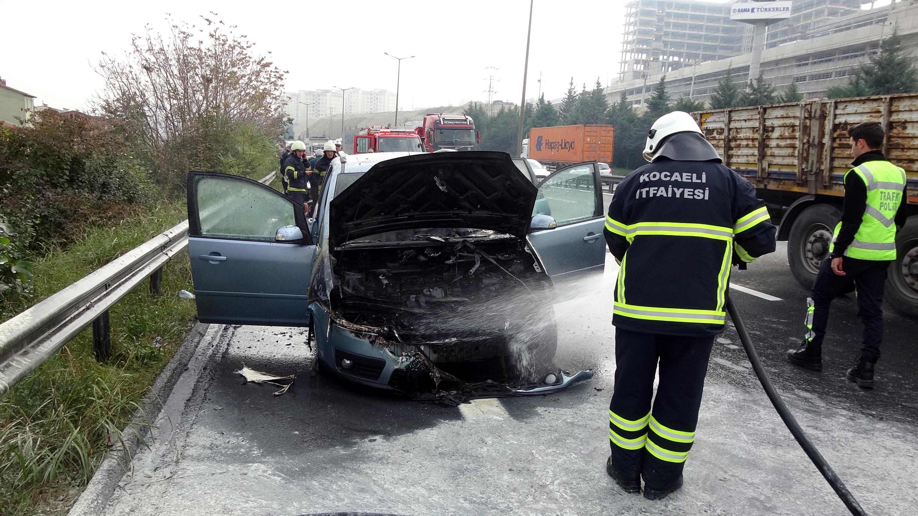 Yanan arabadan canını son anda kurtardı - 3