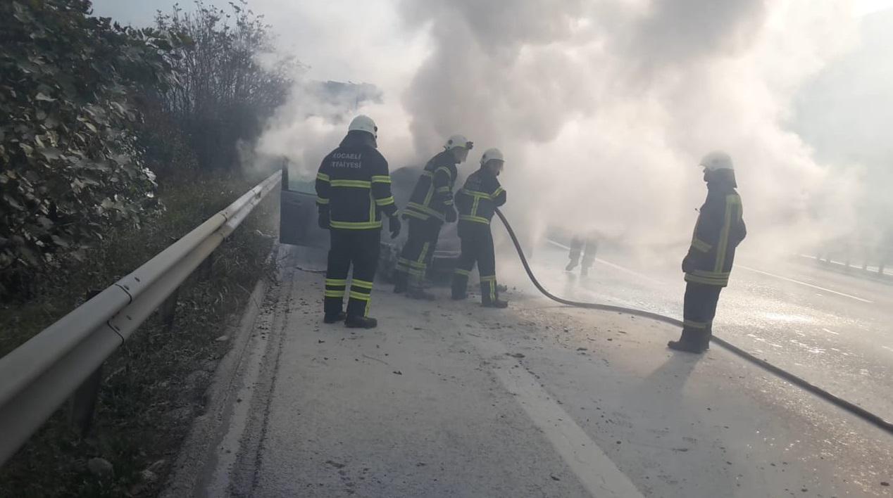 Yanan arabadan canını son anda kurtardı - 4