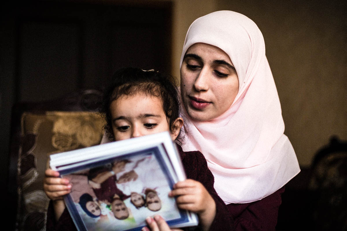 Filistinlilerin, ayda bir  defa İsrail hapishanelerindeki yakınlarını görmek için çektikleri zorluklar - 9