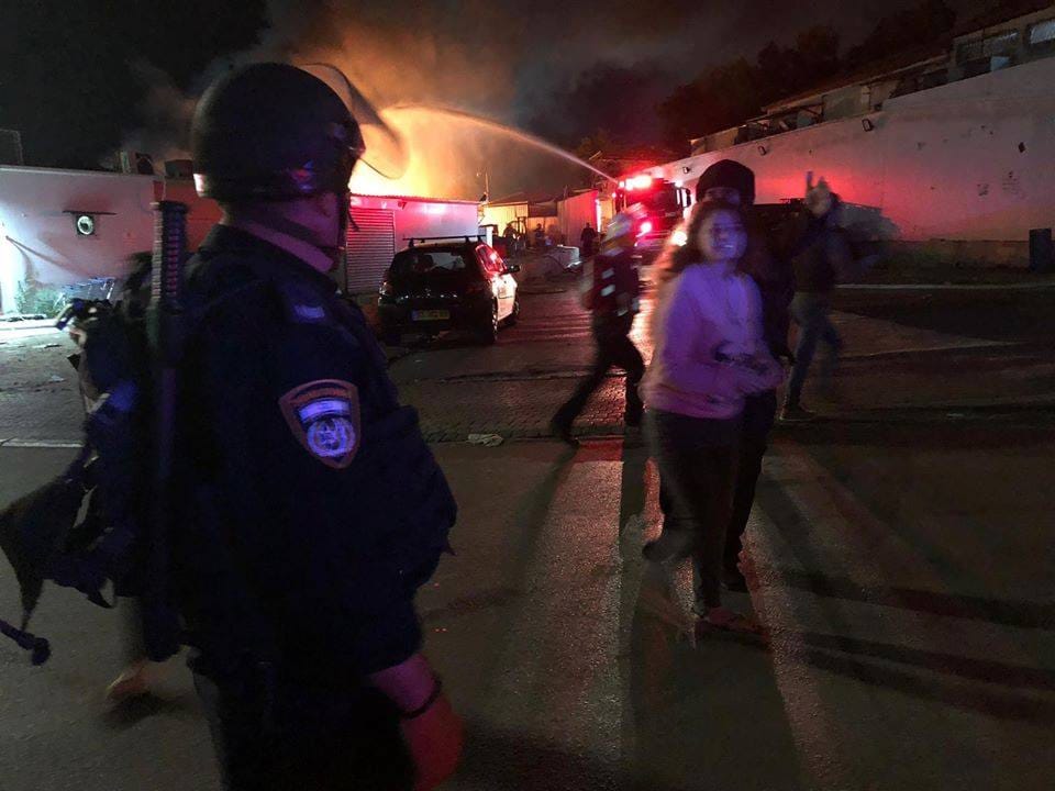 Siyonist İsrail Gazze Şeridi'ne hava saldırısı başlattı - 6