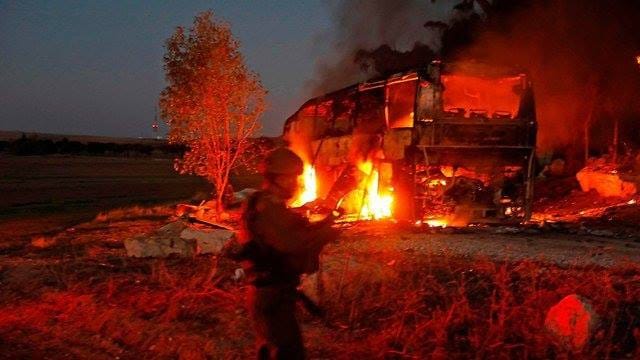 Siyonist İsrail Gazze Şeridi'ne hava saldırısı başlattı - 9