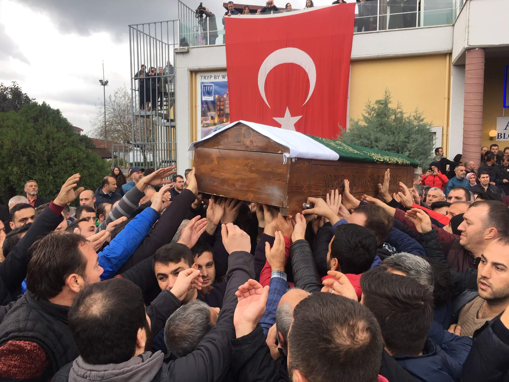 Lastik-İş Genel  Başkanı son yolculuğuna uğurlandı - 0