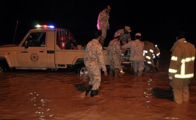 Suudi Arabistan'da sel ve dolu felaketi - 0