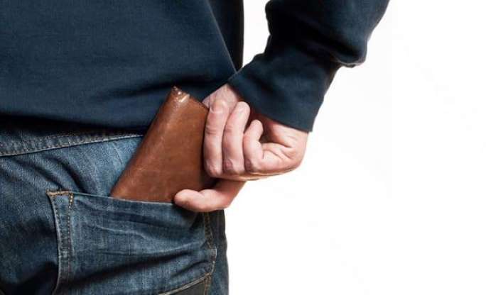 Cüzdanı arka cepte taşımak bel ağrısına neden oluyor - 1