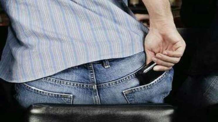 Cüzdanı arka cepte taşımak bel ağrısına neden oluyor - 2