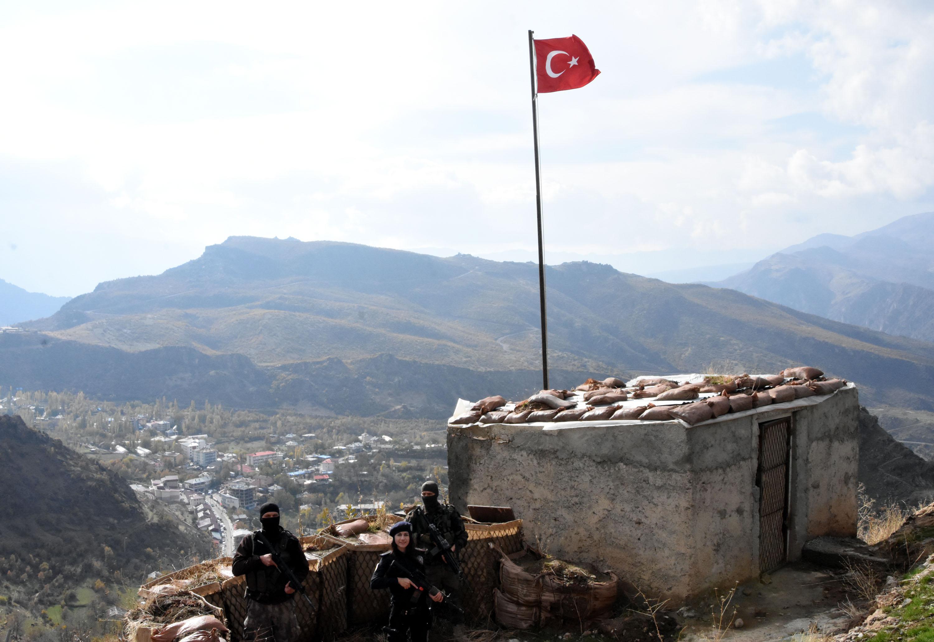 Dicle komiser, gündüzleri nöbet tutuyor akşamları çocuklara dövüş eğitimi veriyor - 11