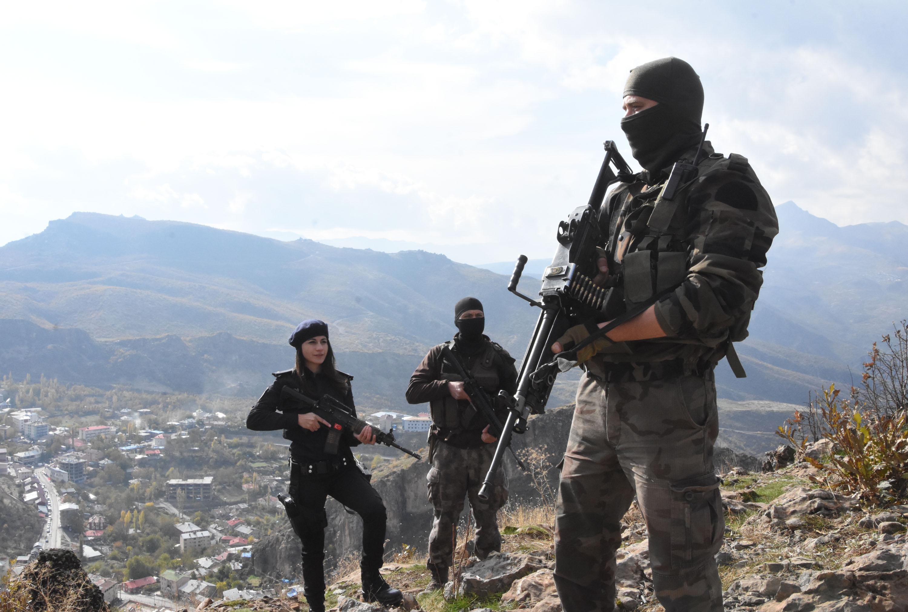 Dicle komiser, gündüzleri nöbet tutuyor akşamları çocuklara dövüş eğitimi veriyor - 14