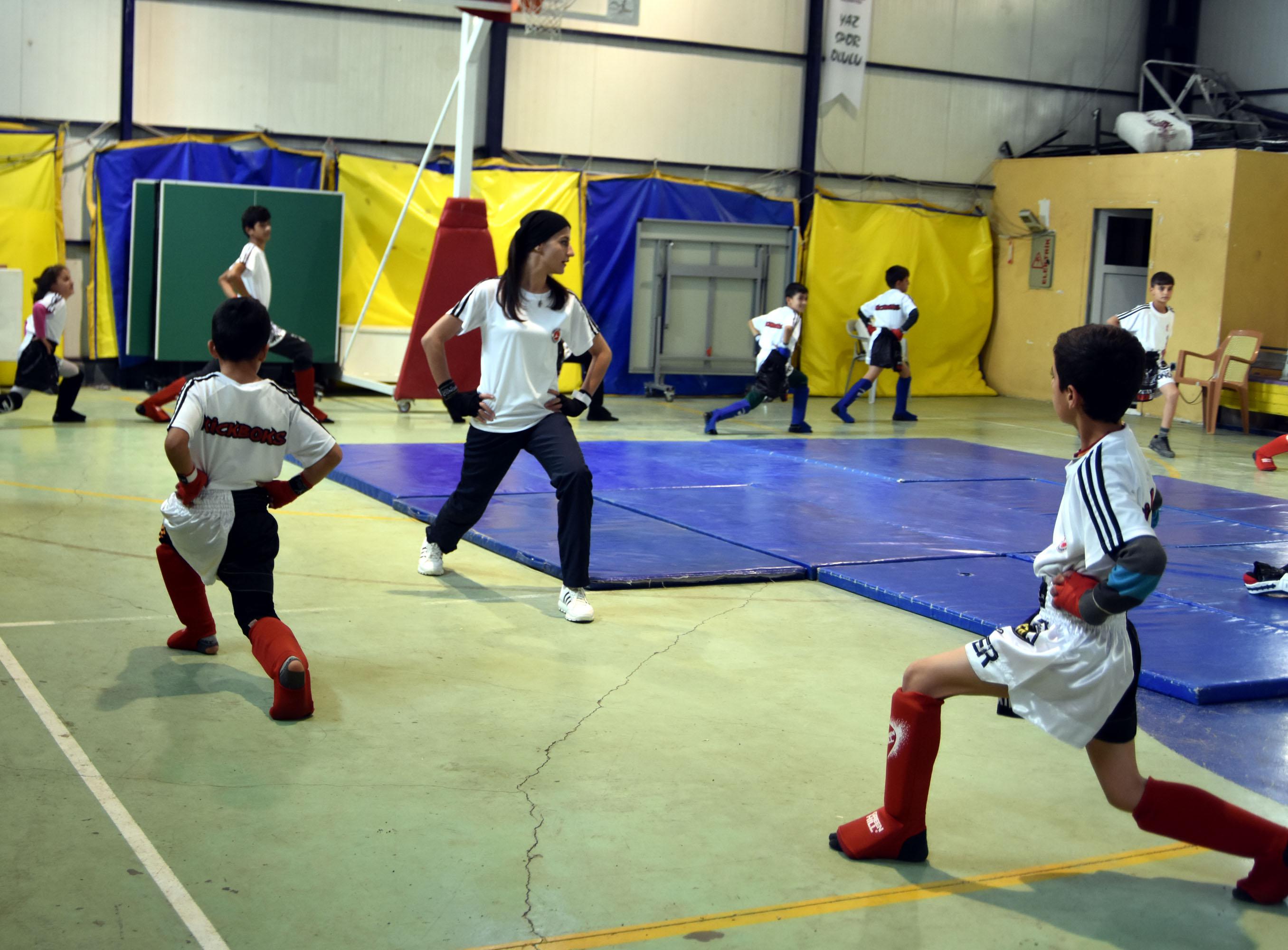 Dicle komiser, gündüzleri nöbet tutuyor akşamları çocuklara dövüş eğitimi veriyor - 17