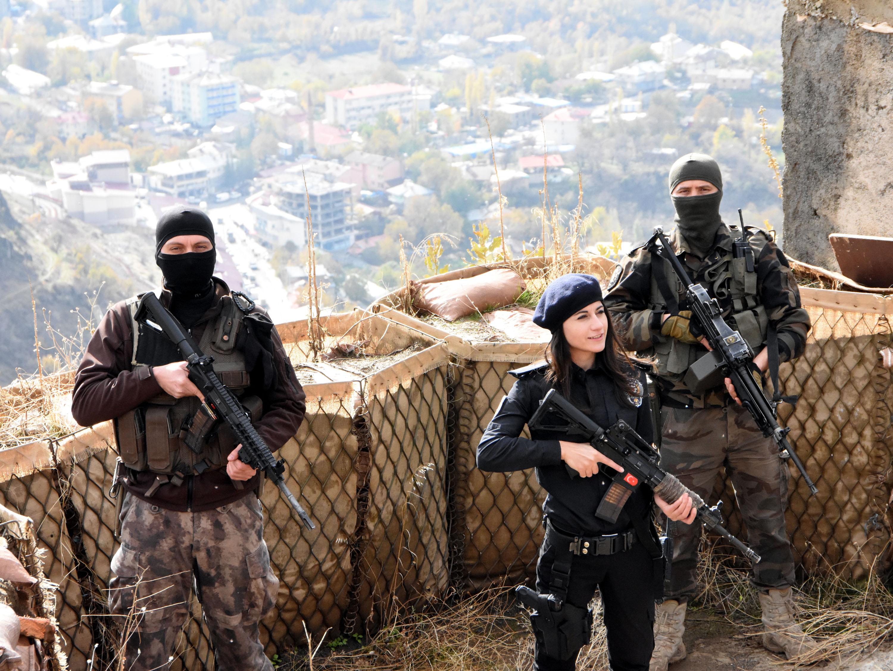 Dicle komiser, gündüzleri nöbet tutuyor akşamları çocuklara dövüş eğitimi veriyor - 19