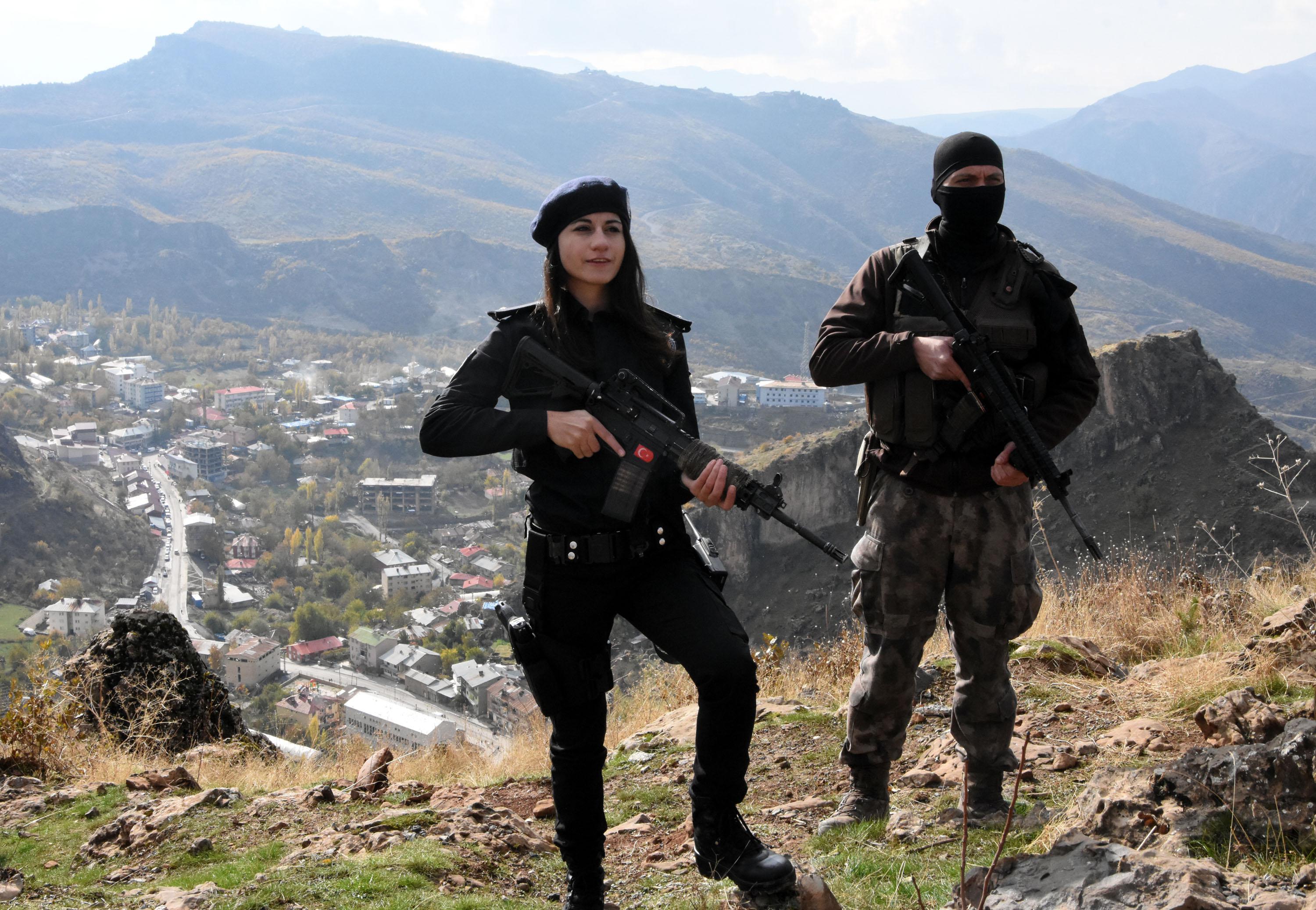 Dicle komiser, gündüzleri nöbet tutuyor akşamları çocuklara dövüş eğitimi veriyor - 22