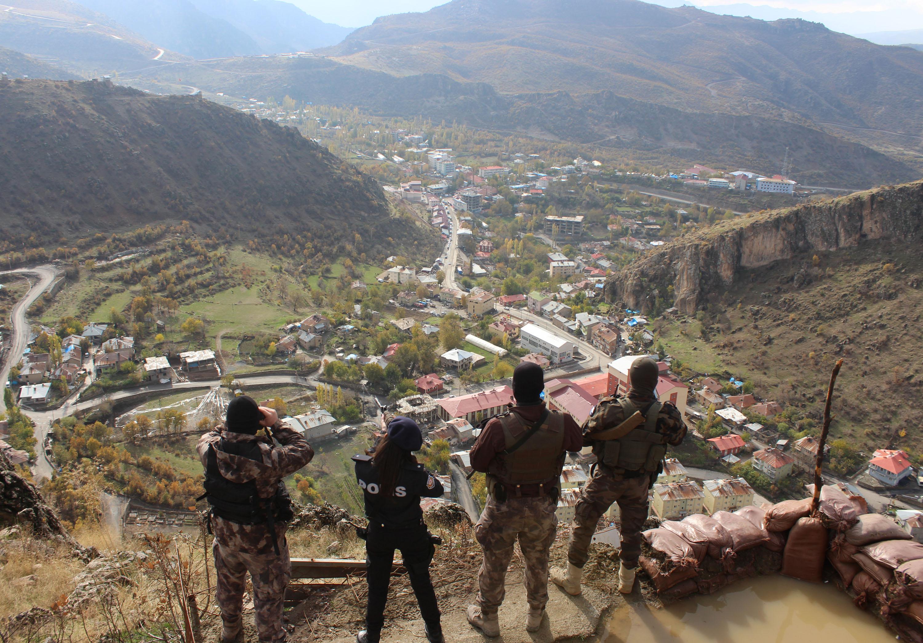 Dicle komiser, gündüzleri nöbet tutuyor akşamları çocuklara dövüş eğitimi veriyor - 24