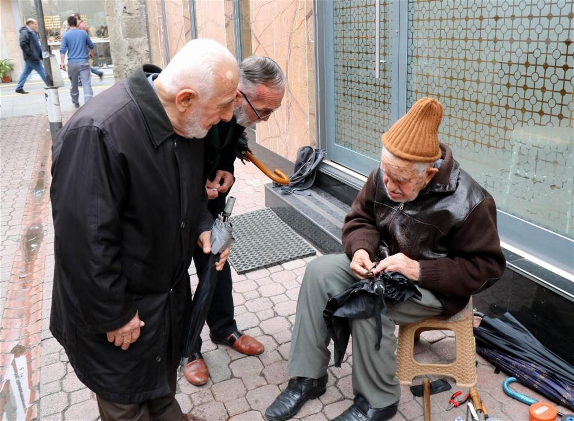 90 yaşındaki son şemsiye tamircisi - 4