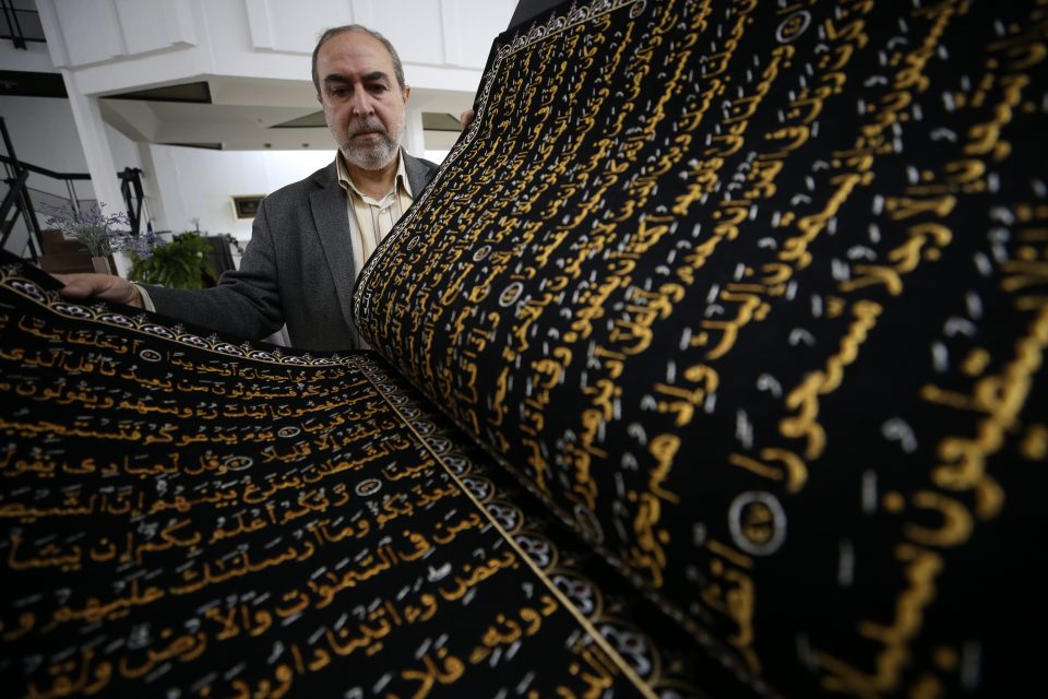 Suriyeli göçmenini kumaşa nakşettiği Kuran-ı Kerim, görenlerin beğenisini topluyor - 5