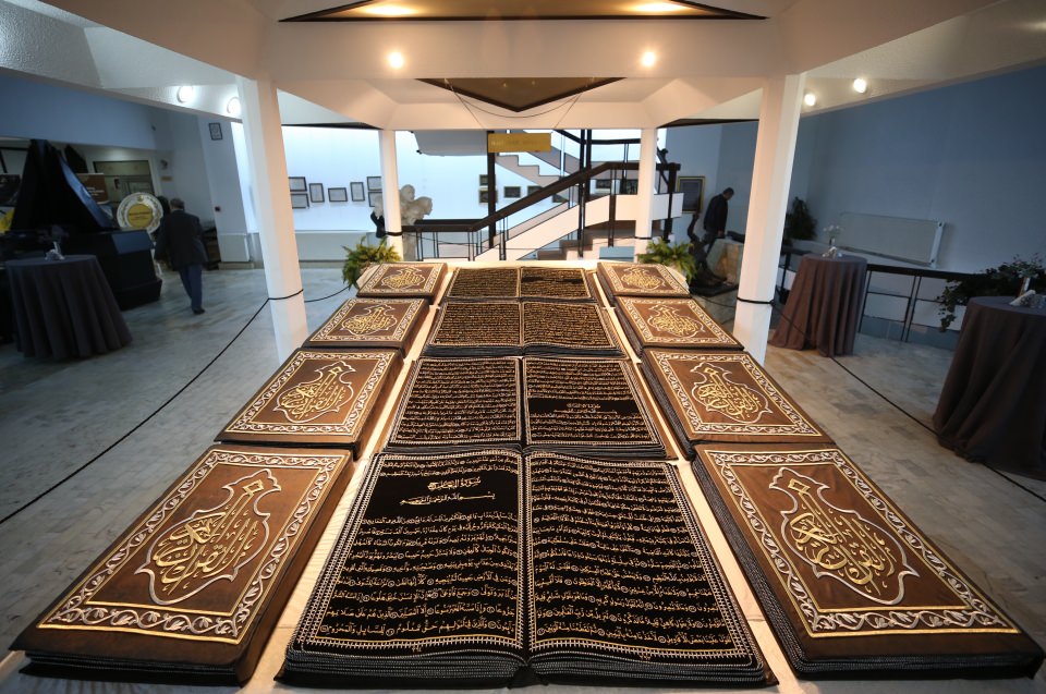 Suriyeli göçmenini kumaşa nakşettiği Kuran-ı Kerim, görenlerin beğenisini topluyor - 6