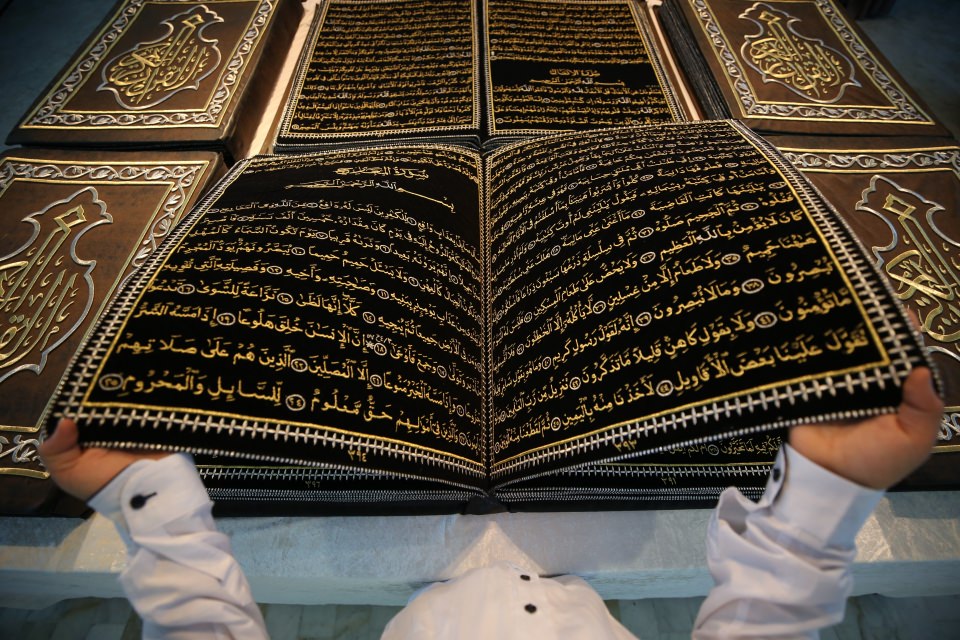 Suriyeli göçmenini kumaşa nakşettiği Kuran-ı Kerim, görenlerin beğenisini topluyor - 10