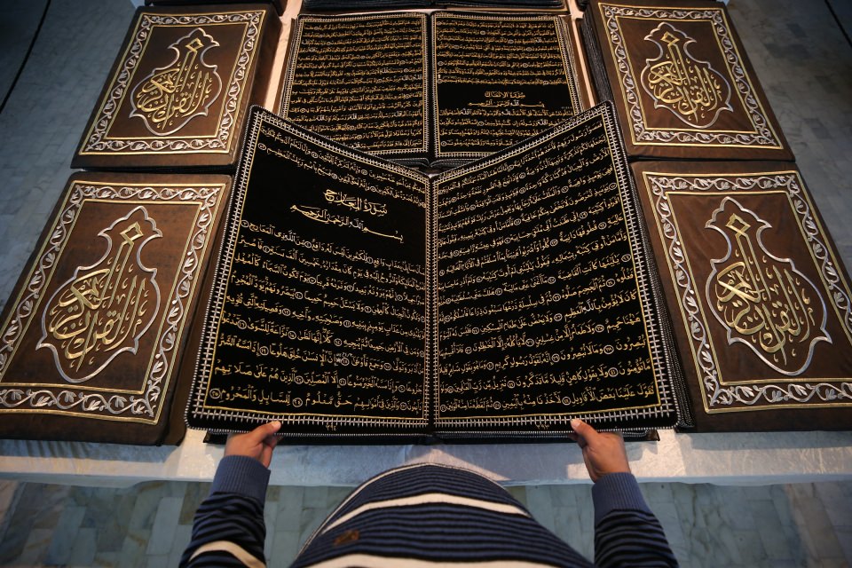 Suriyeli göçmenini kumaşa nakşettiği Kuran-ı Kerim, görenlerin beğenisini topluyor - 9