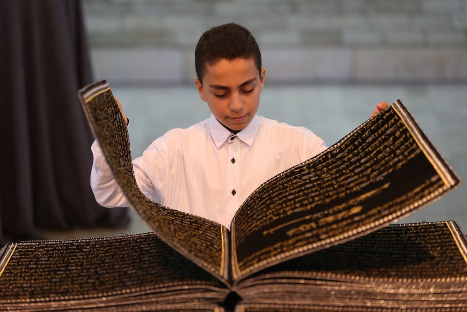 Suriyeli göçmenini kumaşa nakşettiği Kuran-ı Kerim, görenlerin beğenisini topluyor - 11