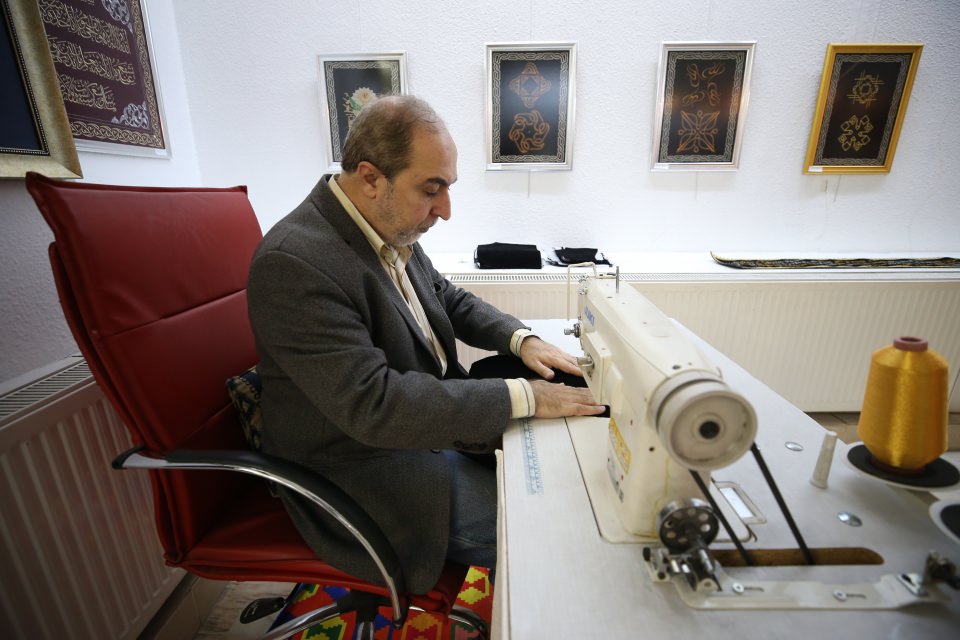 Suriyeli göçmenini kumaşa nakşettiği Kuran-ı Kerim, görenlerin beğenisini topluyor - 15