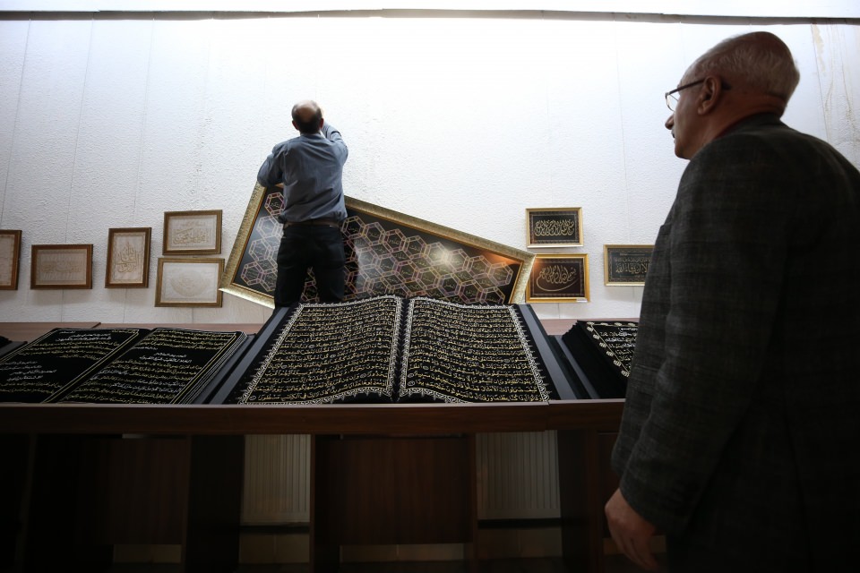 Suriyeli göçmenini kumaşa nakşettiği Kuran-ı Kerim, görenlerin beğenisini topluyor - 16