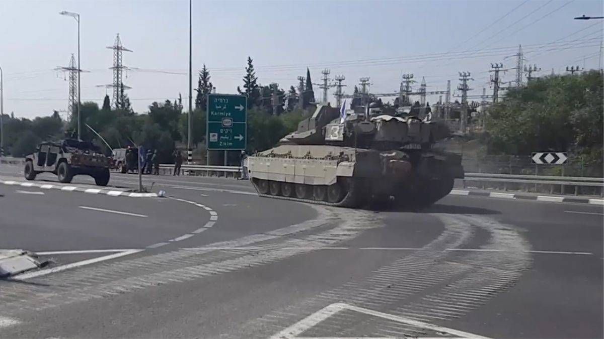 İsrail tankları Gazze sınırına doğru ilerliyor