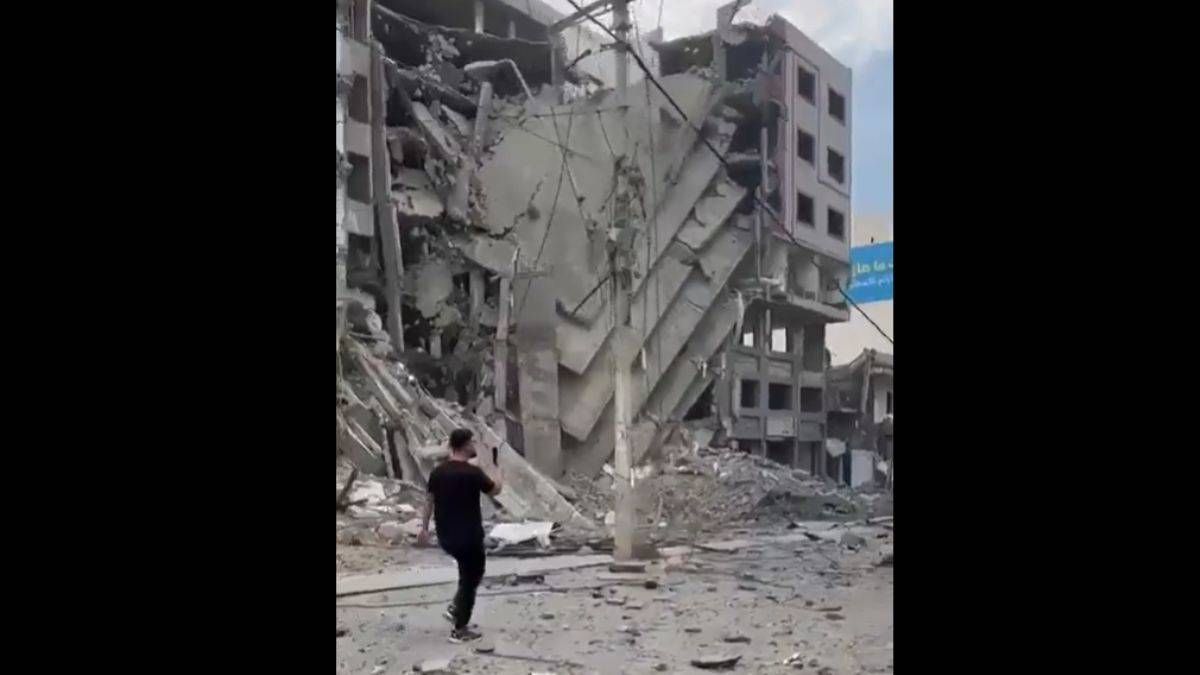 İsrail, Gazze'deki Ulusal İslam Bankası'nı vurdu