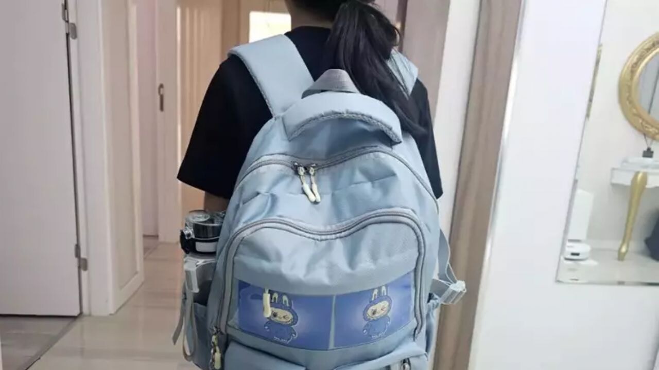 Çocuklarda ağır çantalar kronik ağrılara yol açıyor