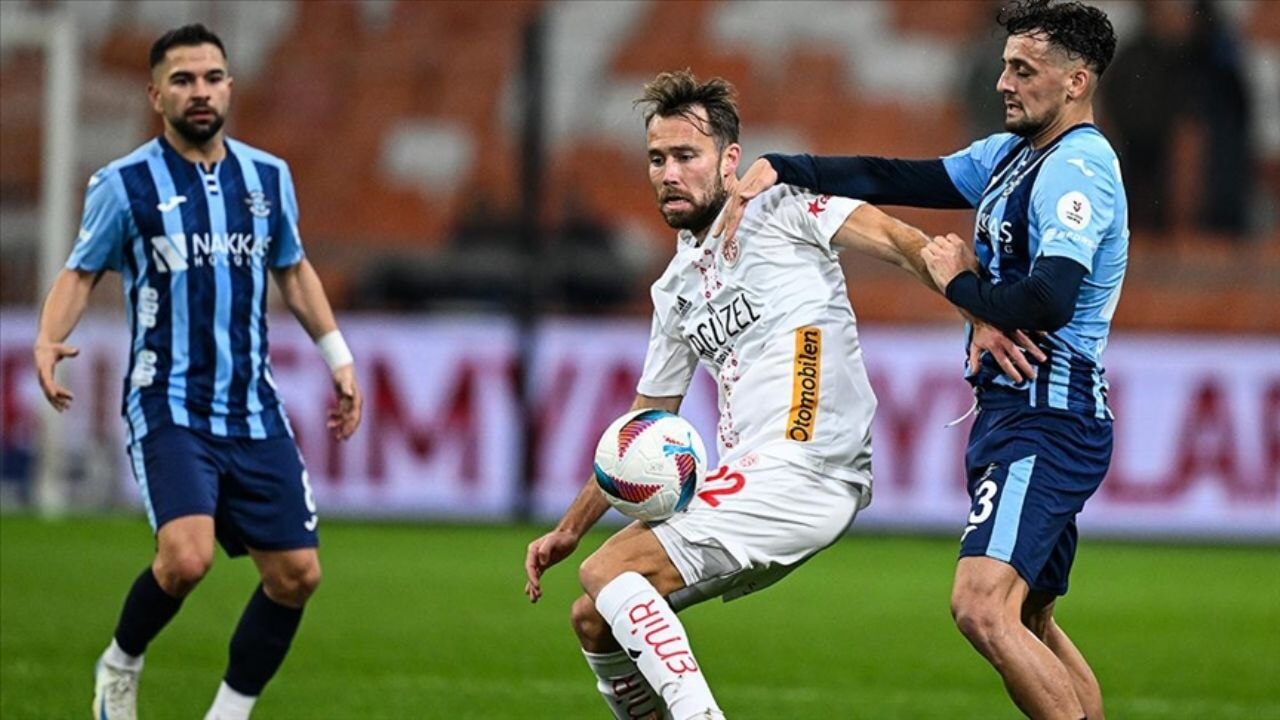 Adana Demirspor ve Onvo Antalyaspor'un beraberliği sahada gerilim yarattı