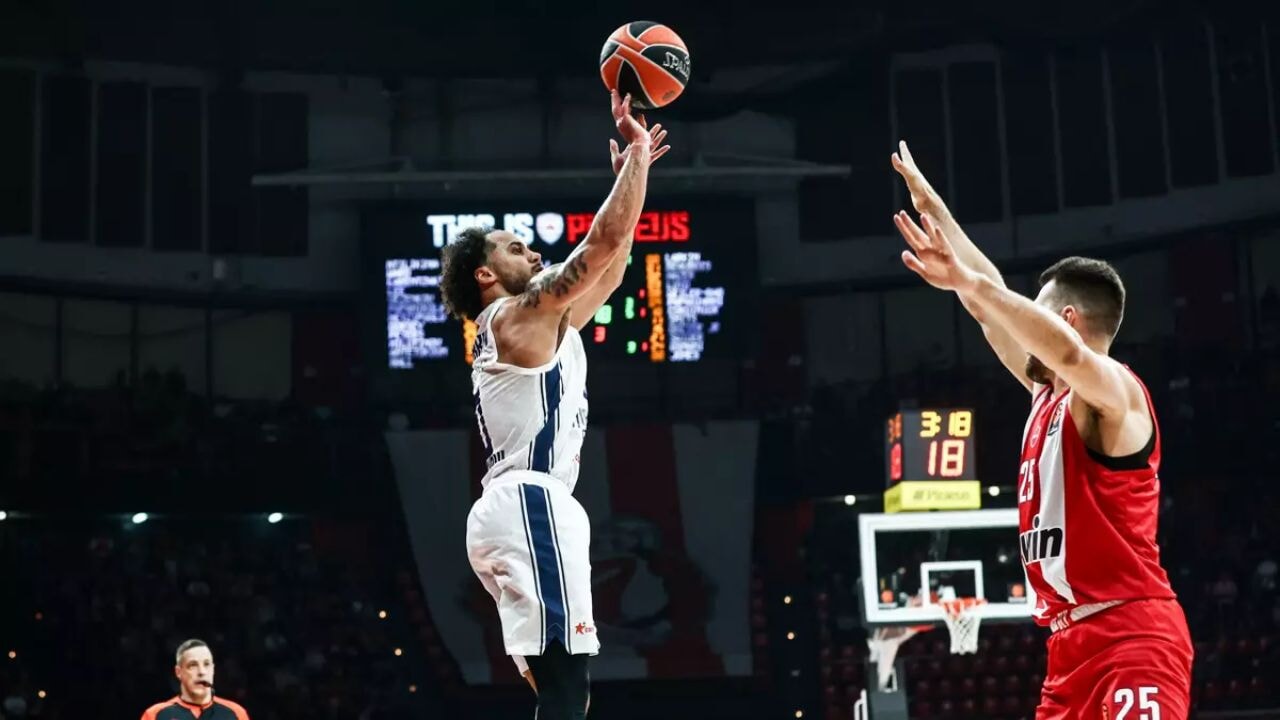 Anadolu Efes Atina'da tarih yazdı!