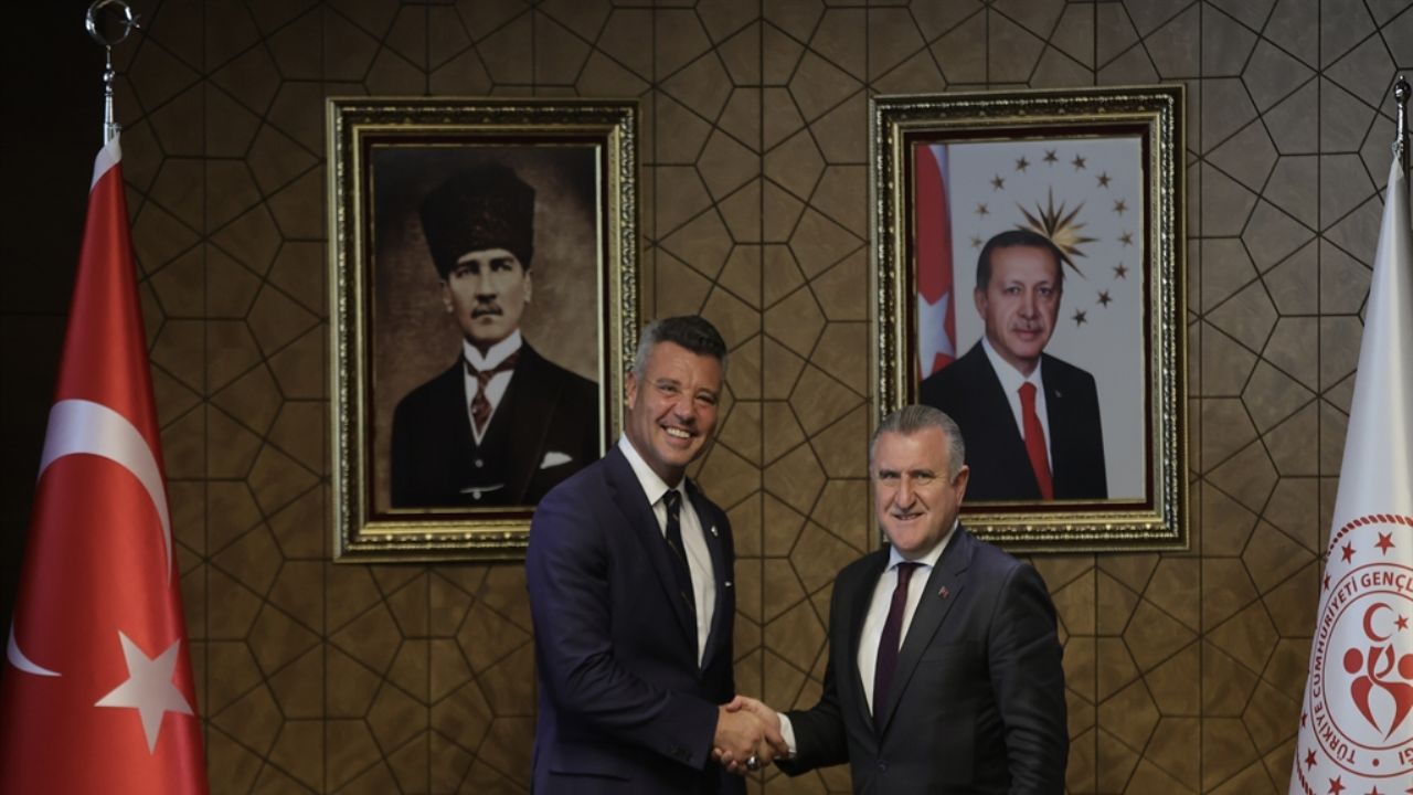 Bakan Bak, Fenerbahçe yönetimini kabul etti