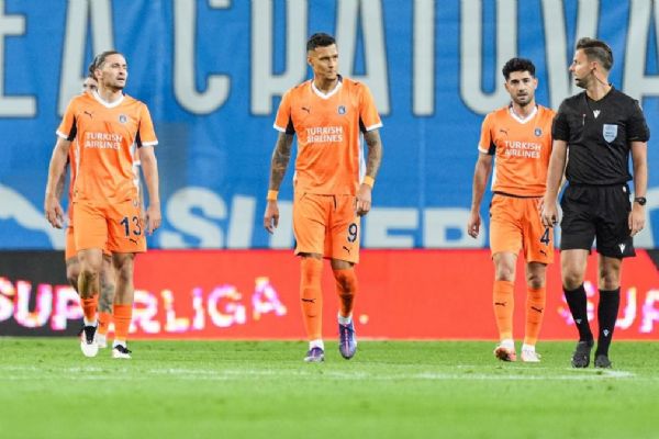 Başakşehir 3 golle mağlup! Avrupa serüveni son buldu