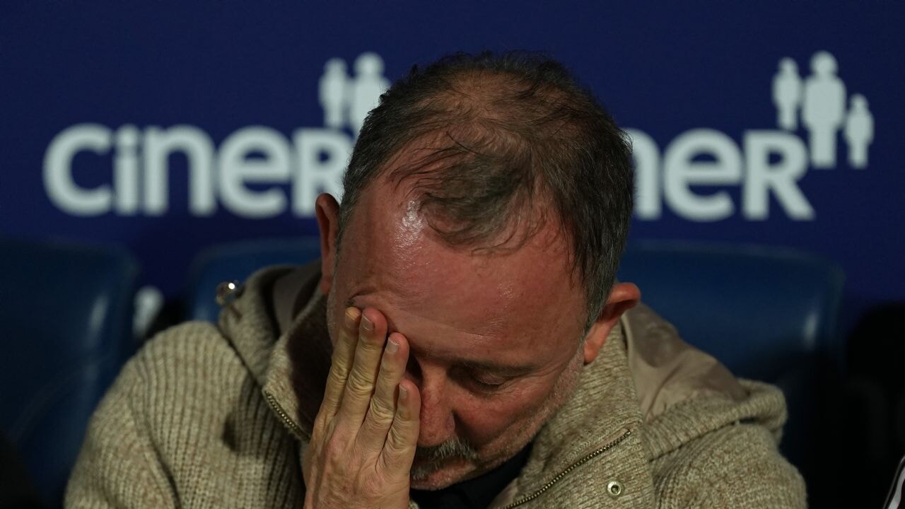 Beşiktaş tribünlerinde öfke: 'Transfer yapmayın bırakın gidin'