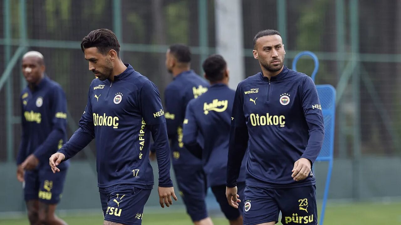 Fenerbahçe'de İrfan Can Kahveci ve Cenk Tosun şoku
