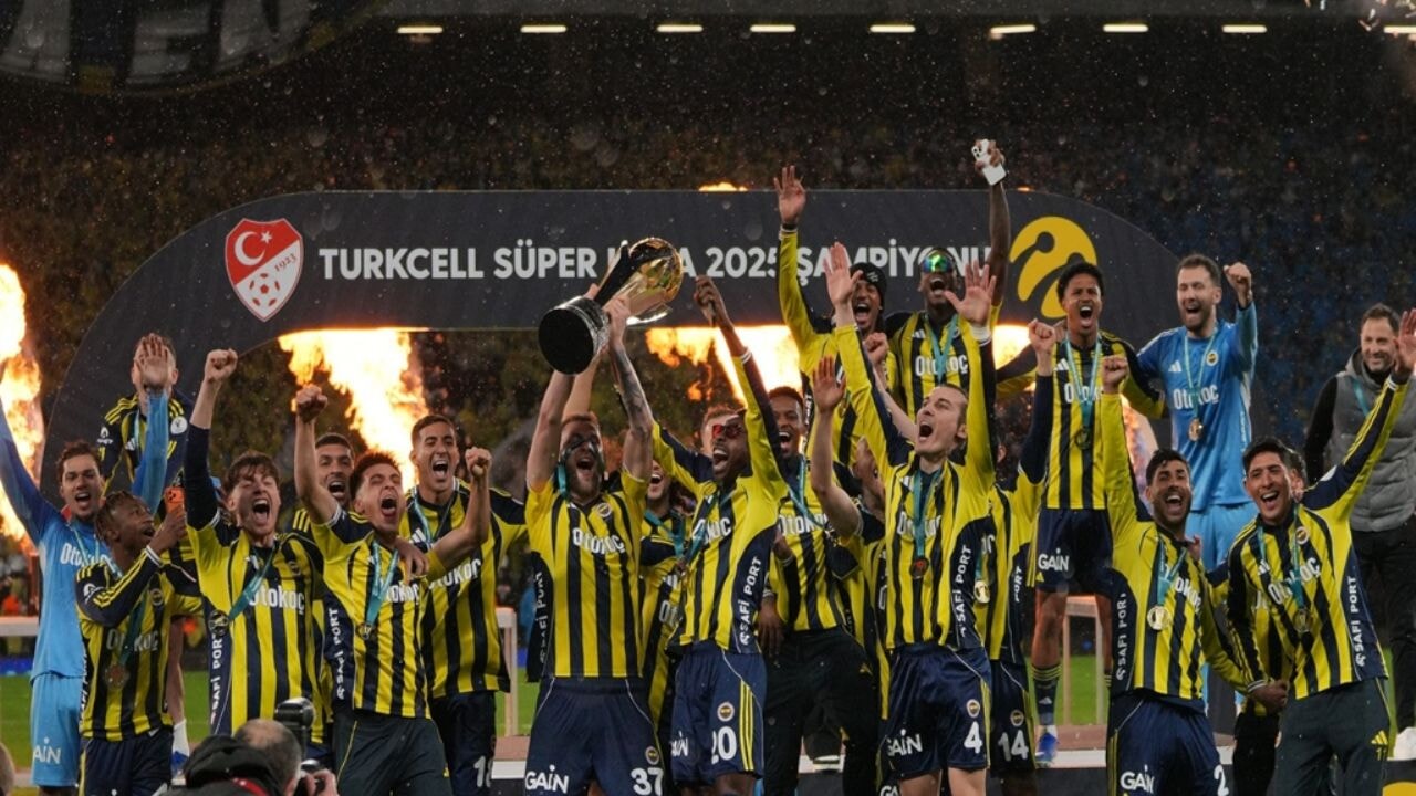 Galatasaray: 0 – Fenerbahçe: 2 Süper Kupa'nın sahibi Fenerbahçe