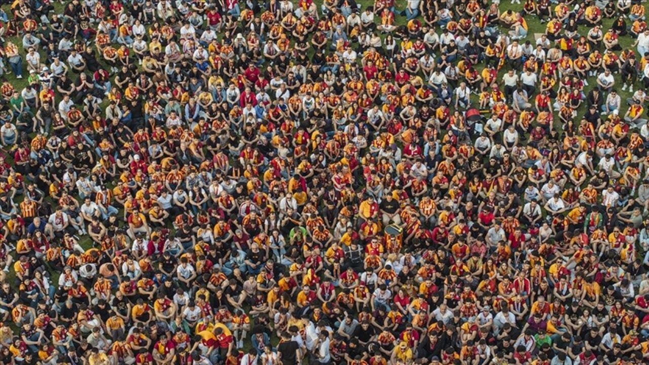 Galatasaray, 25. şampiyonluğunu kutluyor