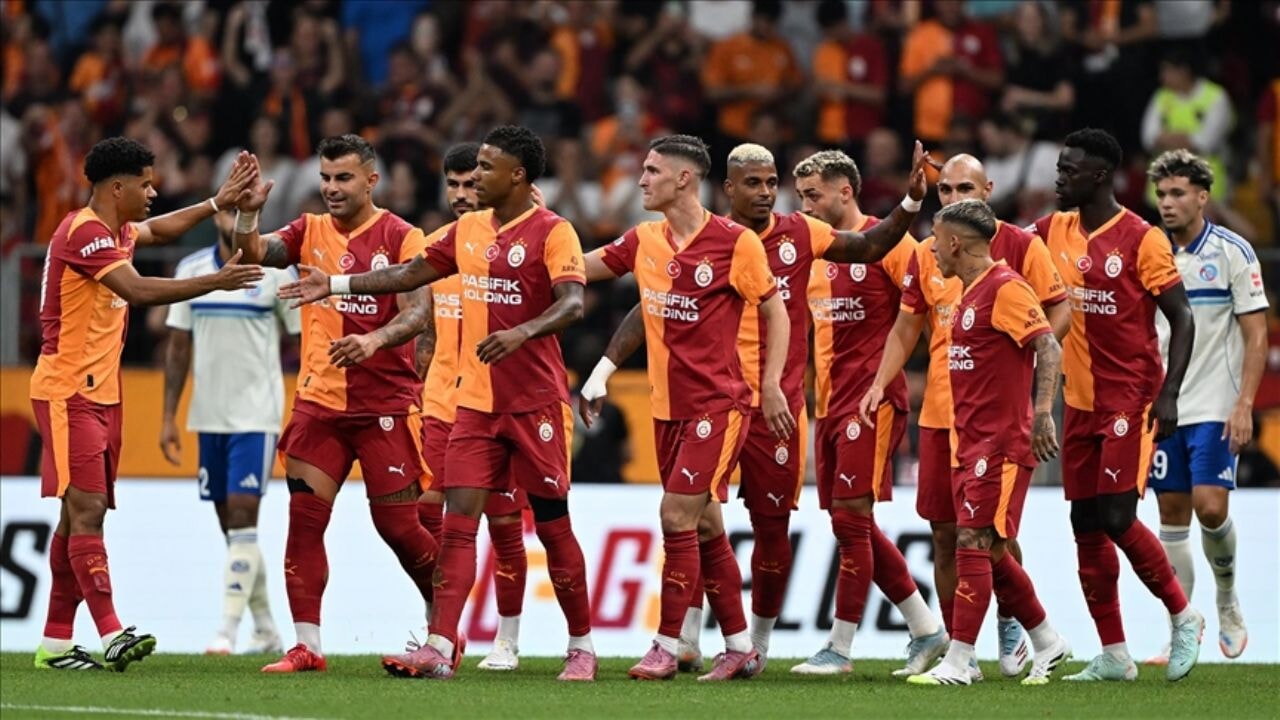 Galatasaray yeni sezon için kadro bildirimi yaptı