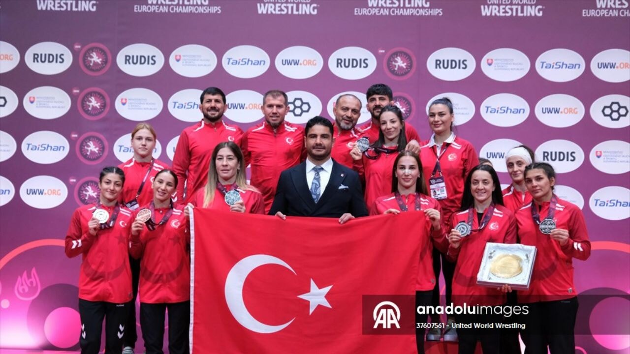 Kadın Güreş Milli Takımı'ndan büyük başarı