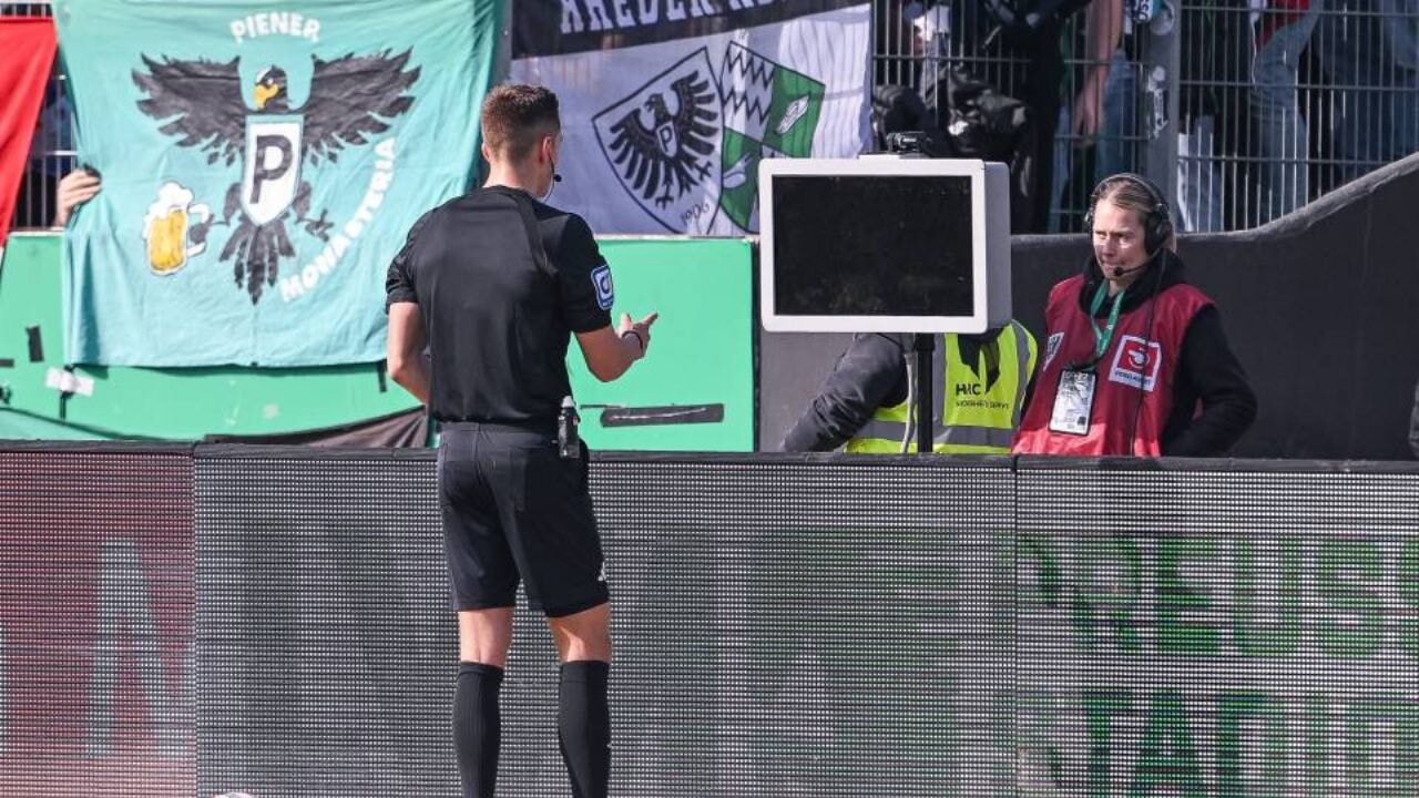 Maçta VAR'ın fişini çekti!