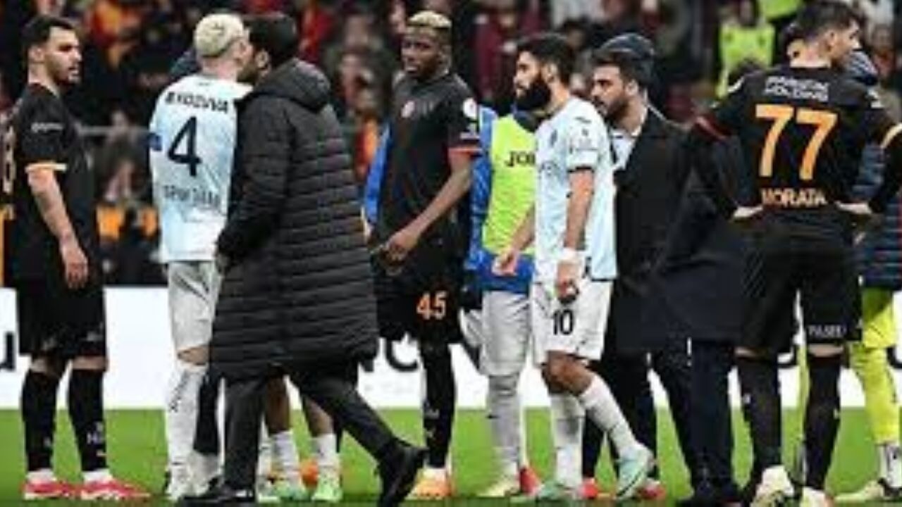 MHK'ye büyük tepki! Adana Demirspor maçı bıraktı. Olayın perde arkası.