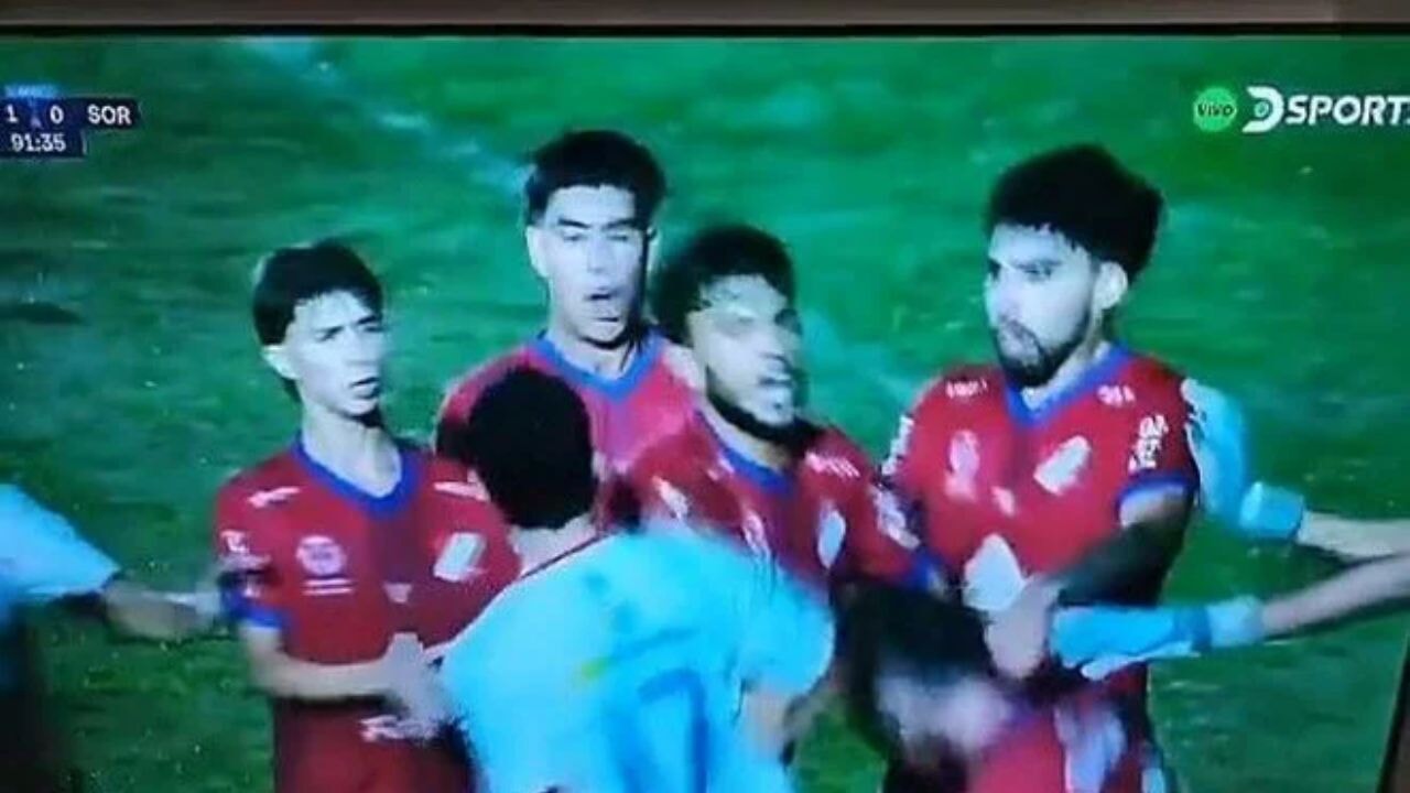 Uruguay'da saha karıştı! Futbolcuyu yumrukla bayılttılar