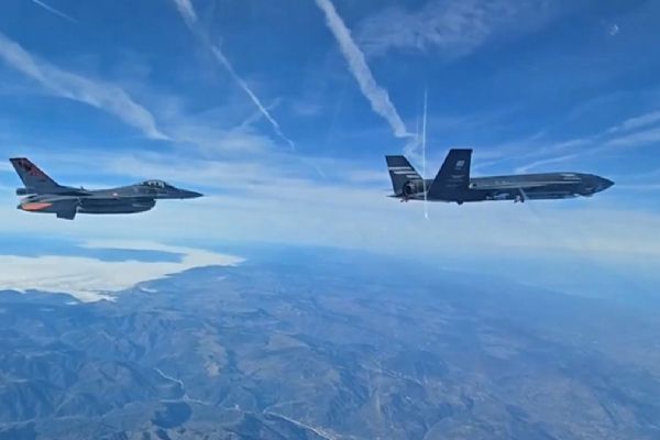 F-16'larla uçan KIZILELMA'dan tarihi başarı! Dünyada bunu yapan ilk ülke Türkiye oldu