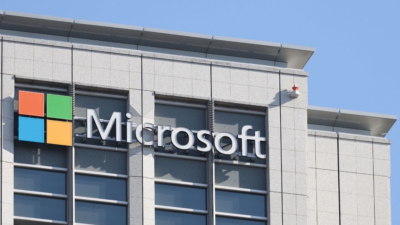 Japonya'da Microsoft ofisine baskın