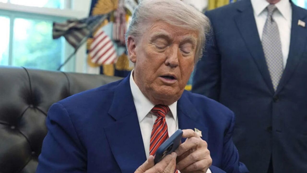 Trump akıllı telefon satacak; fiyatı açıklandı