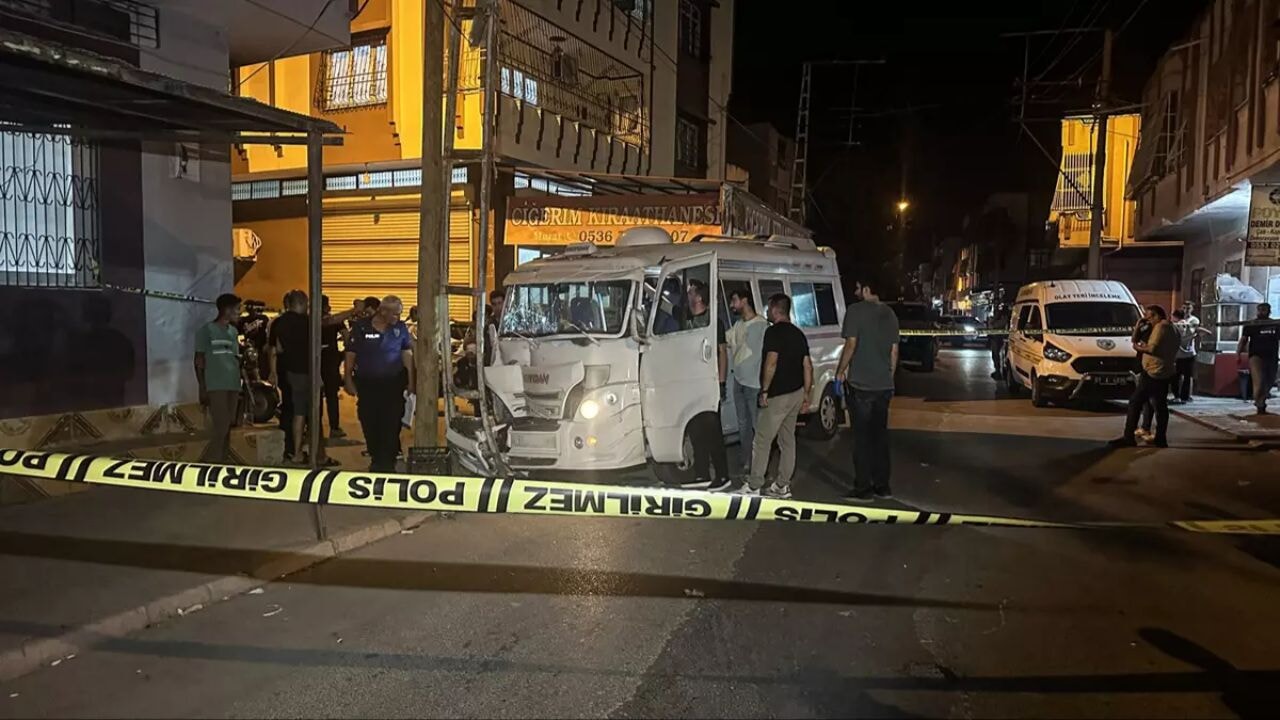 Adana'da yol ortasında silahlı saldırı