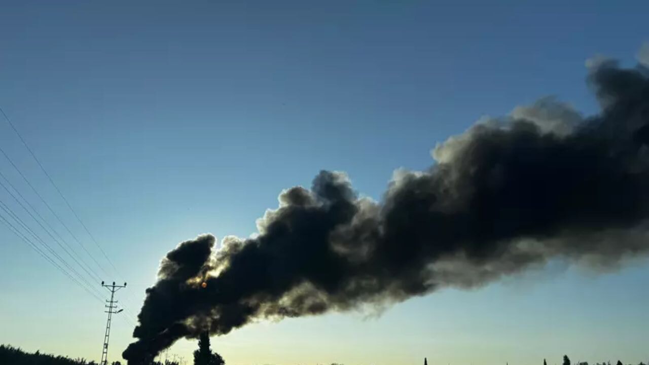 Adana merkezde geri dönüşüm fabrikasında yangın paniğe yol açtı