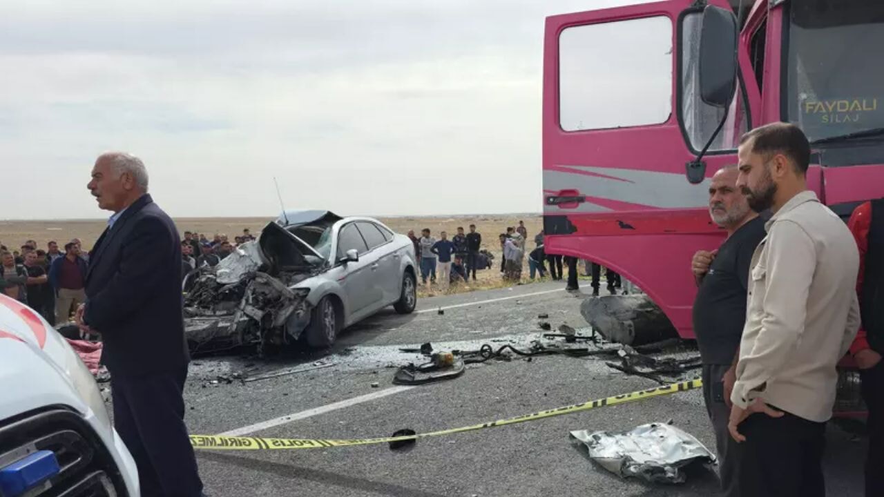 Aksaray'da otomobil kamyonla çarpıştı! Katliam gibi kaza